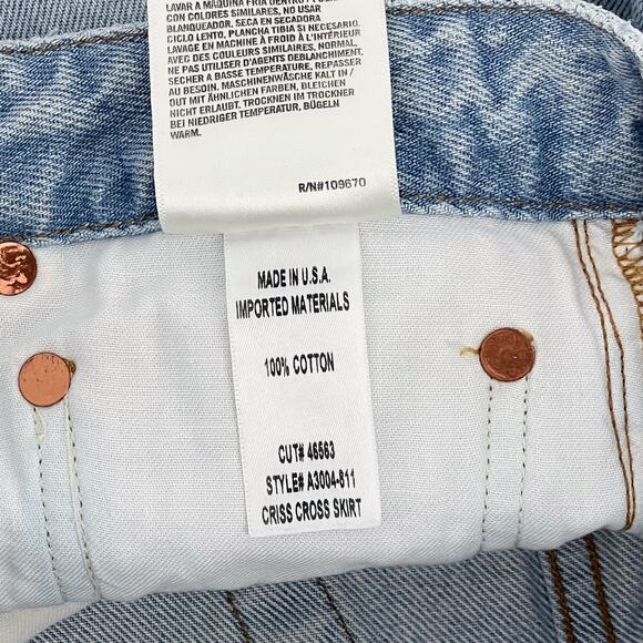 AGOLDE Criss Cross Distressed Denim Mini Skirt Women’s Size 24 Wrap Raw Hem - Picture 4 of 5